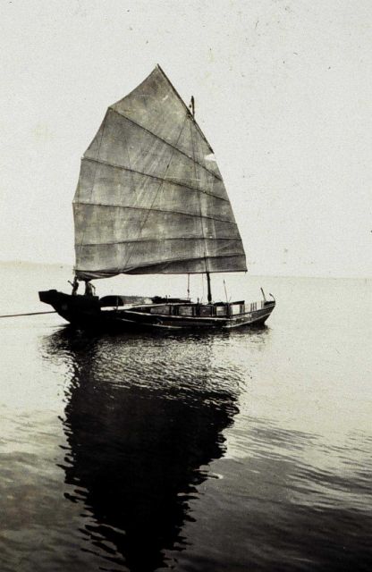 A small Chinese junk. Picture