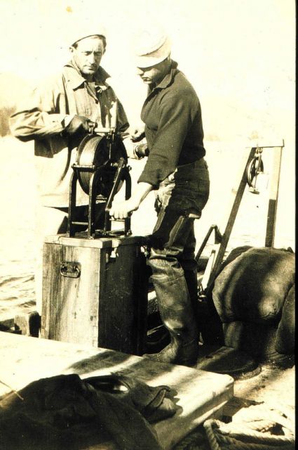 A hand sounding machine Picture