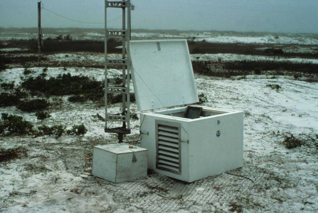 Electronics container for Raydist transmitting antenna. Picture