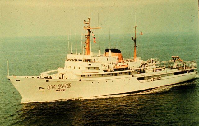 NOAA Ship RESEARCHER. Picture
