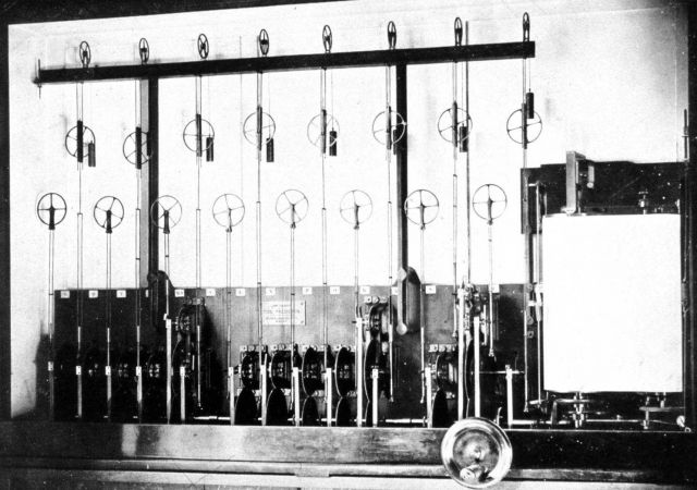 A Kelvin Tide Predicting Machine ca Picture