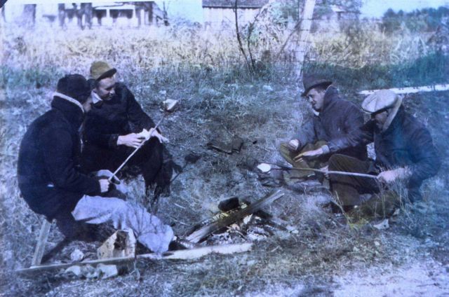 Level crew breaking for lunch in eastern Washington. Picture