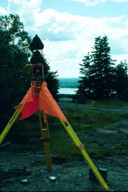 Mirrors for electronic distance measurement and light target for triangulation angle measurement Picture