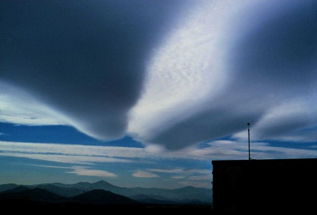Elongated wave cloud Picture