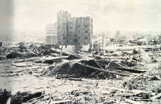 Tornado destruction along the Red River Picture