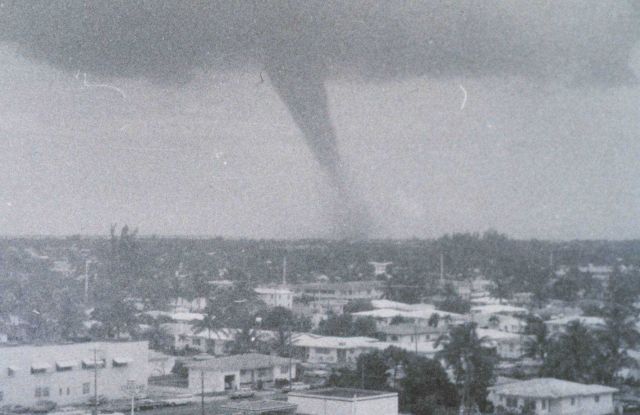 A large tornadic waterspout Picture