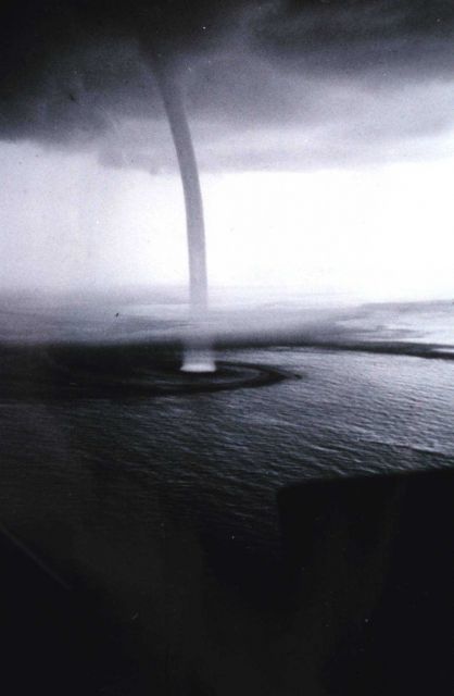 A giant waterspout in the mature stage Picture