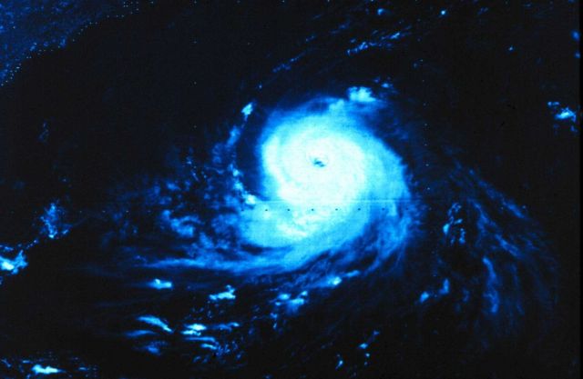 Hurricane Ella approaching closest point of approach to U.S Picture