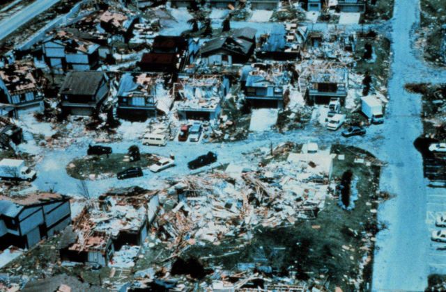 Hurricane Andrew - Uneven damage pattern in Lakes by the Bay development Picture