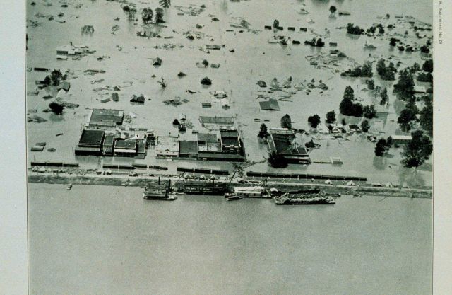 The Great Mississippi River Flood of 1927 Arkansas City, Arkansas on April 27, 1927 The river stage was at 52.8 feet From: 
