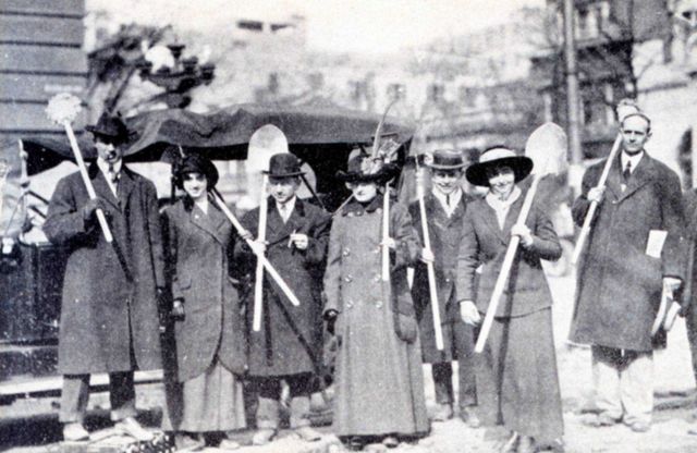 City leaders shouldering shovels and hoes to help clean up the city Picture