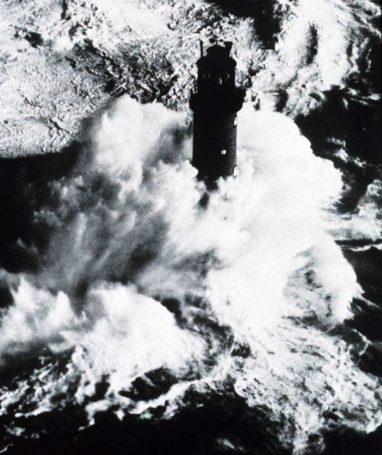 Rough weather for lighthouse keepers. Picture