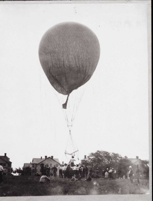 Preparing to launch a manned balloon The Weather Service provided information for National Balloon races Picture