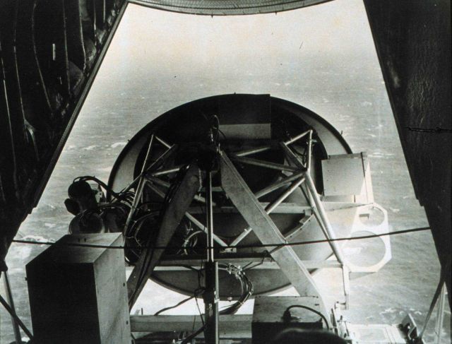 Microwave antenna deployed from back end of C-130 aircraft Measuring surface wind speeds and wave height - First deep-ocean wave measurement in a hurr Picture