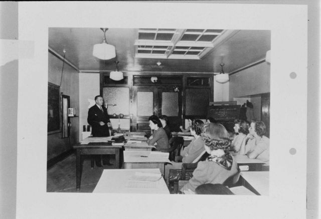 Regional office training for new Weather Bureau employees Women's first opportunities in meteorology occurred as a result of WWII Picture