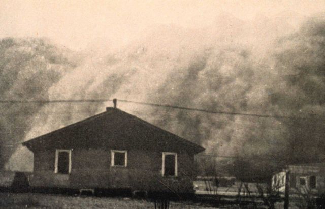 An approaching dust storm somewhere in Kansas, 1935 Picture