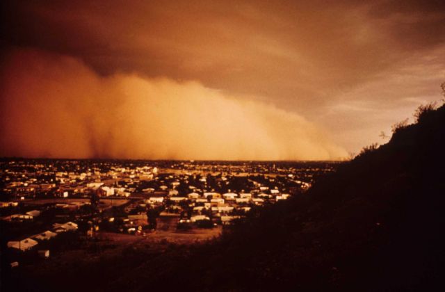 Dust storm in western U.S. Picture