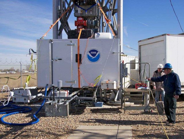 Nick Wagner and Bill Dube, scientists from NOAA's Earth System Research Laboratory, Chemical Sciences Division, and the Cooperative Institute for Rese Picture