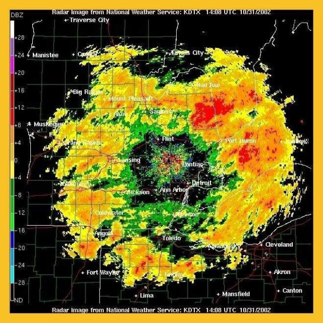 Donut shaped precipitation pattern surrounding Pontiac and Detroit Picture