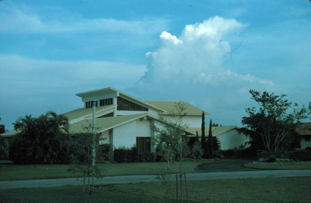 Cumulonimbus without anvil. Picture