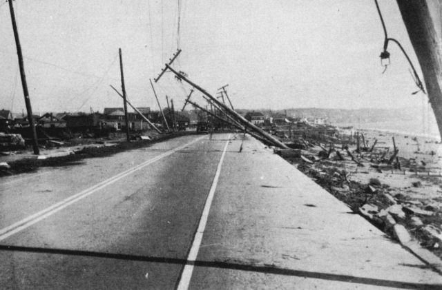 Island Park was destroyed by a breaker with a reported height of 30 to 40 feet Picture