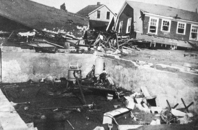 Island Park was destroyed by a breaker with a reported height of 30 to 40 feet Picture