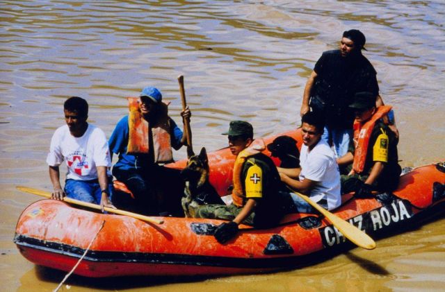 Flood rescue efforts along the Choluteca River following Hurricane Mitch Picture
