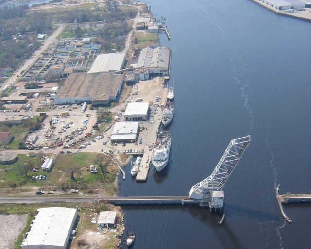 NOAA ships at the NOAA National Marine Fisheries Laboratory pier. Picture
