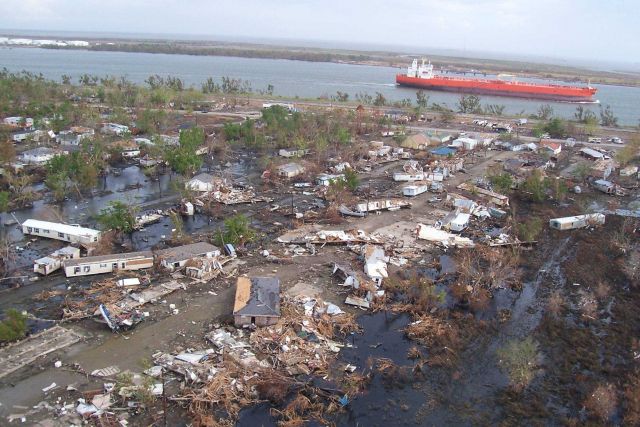 Remains of a trailer park and many residences along the Mississippi River Picture