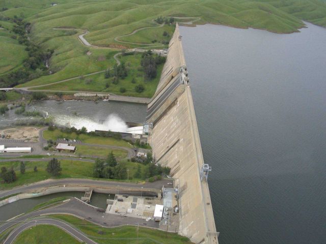 The Friant Dam, north of Fresno, filled to the top Picture