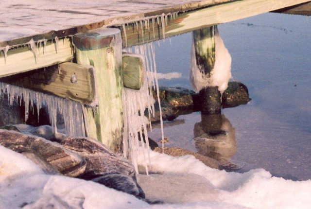 Icy pier as shores of Chesapeake Bay freeze Picture