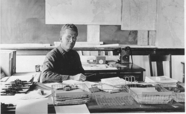 Lieutenant Bowen, instructor at the meteorological school. Picture