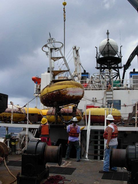 TAO buoy operations off the NOAA Ship Ka'imimoana Picture