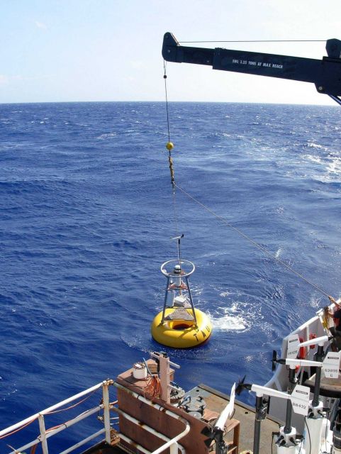 TAO buoy operations off the NOAA Ship Ka'imimoana Picture