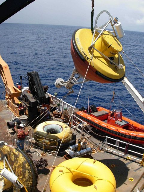 TAO buoy operations off the NOAA Ship Ka'imimoana Picture