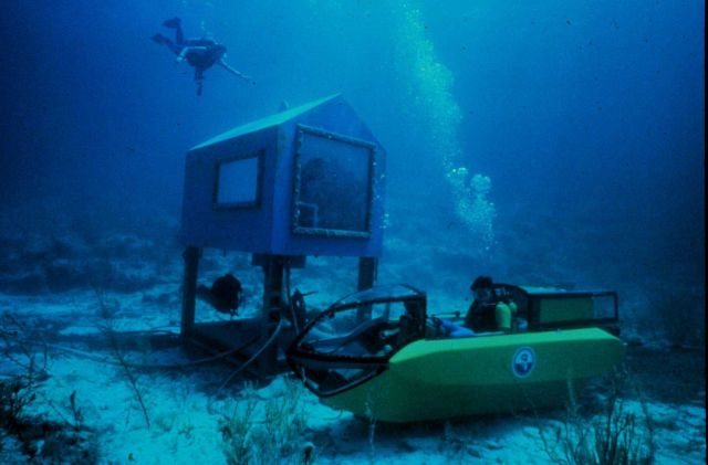 Perry wet sub and mobile habitat (MOHAB) off Lee Stocking Island. Picture