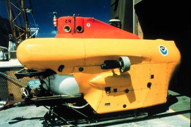 PISCES V operated by NURP's Hawaii center dives to 2000 m. Picture