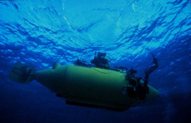 NEKTON GAMMA begins descent to sample Bahamian reefs. Picture