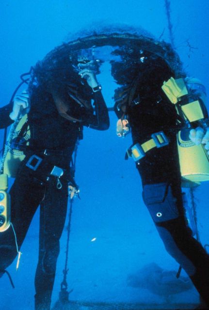 AQUARIUS aquanauts pause to converse in talk bubble. Picture