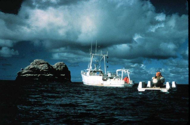 R/V Kila tows the Makalii sub aboard the LRT submersible barge. Picture