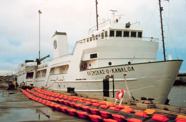 Kaimikai-O-Kanaloa (KoK) is mother ship for the Pisces V sub. Picture