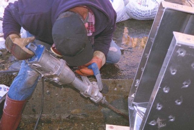drilling the ladder into the dam Picture