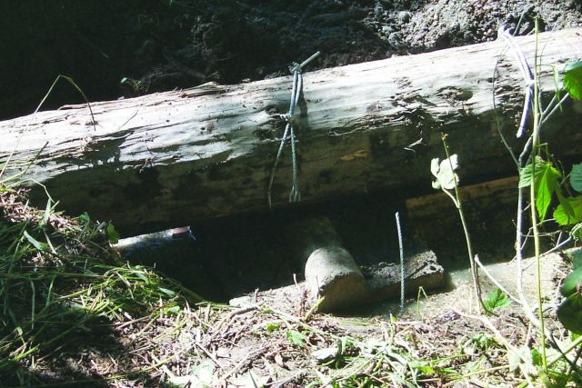 Cabling weir log Picture