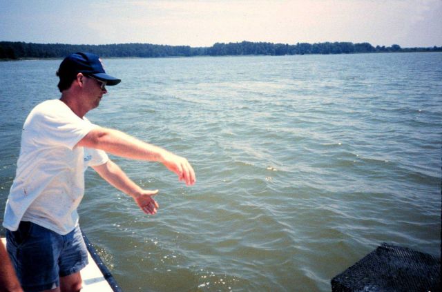 Setting a crab pot at a reference site. Picture