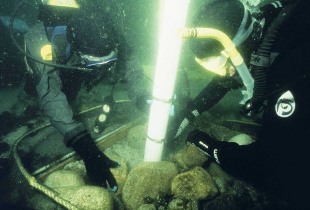 A suction sampling technique is used to determine settlement of lobsters on the reefs. Picture