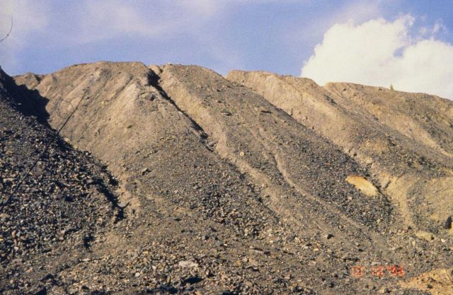 More contaminated waste rock in gulleys. Picture