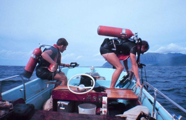 Divers preparing for dive on the artificial reef site off the Leeward Coast of Oahu close to Pokai Bay. Picture