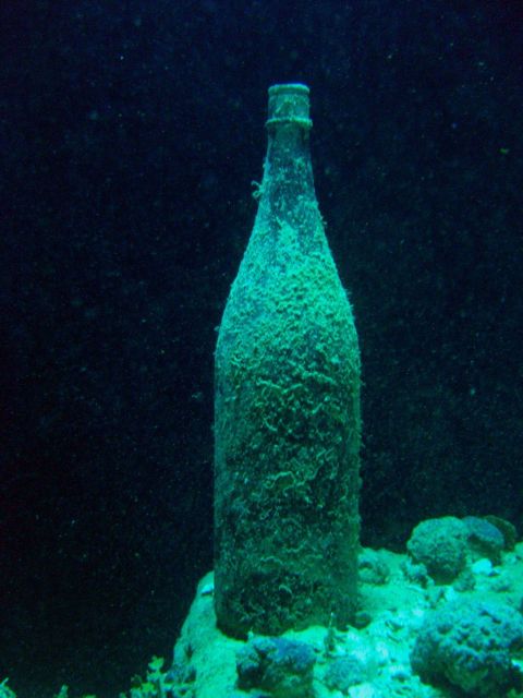 Bottle in Hanakawa Maru. Picture