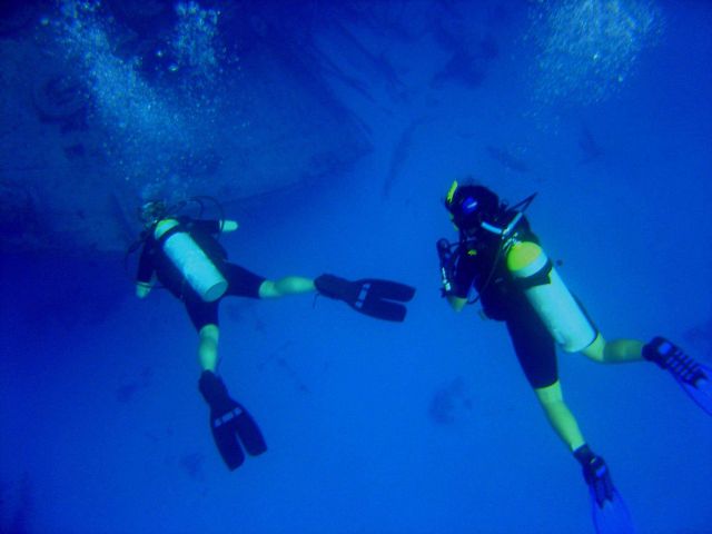 Diving on a shipwreck Picture