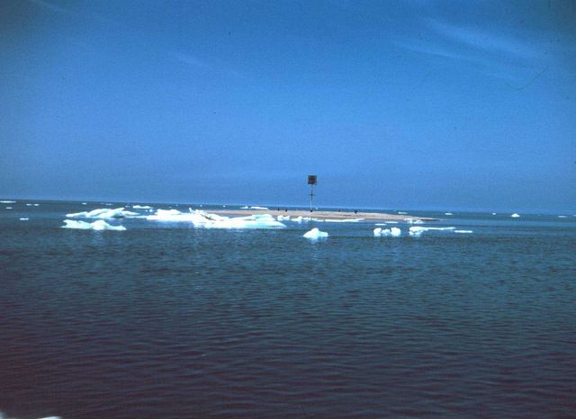 Signal pole on Dinkum Sands - east side of Prudhoe Bay The existence of these sands has been the subject of litigation Picture
